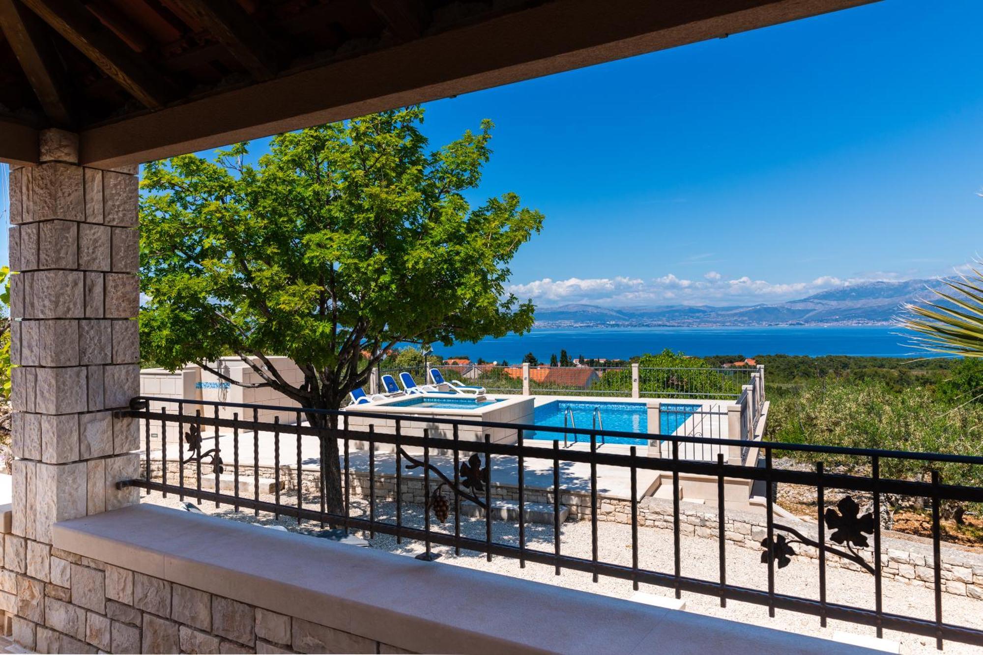 Agape - Three Bedroom On 15k M2 Olive Grove - Incredible 360 View - Free Parking - Private Pool And Jacuzzi Mirca (Brac)