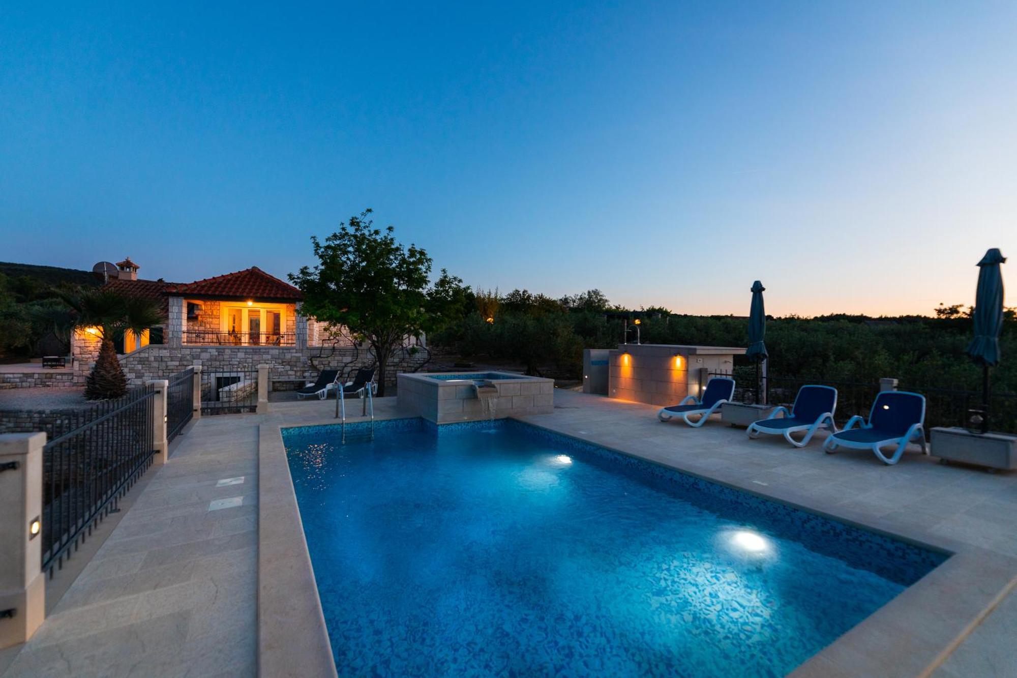 Agape - Three Bedroom On 15k M2 Olive Grove - Incredible 360 View - Free Parking - Private Pool And Jacuzzi * Mirca (Brac)