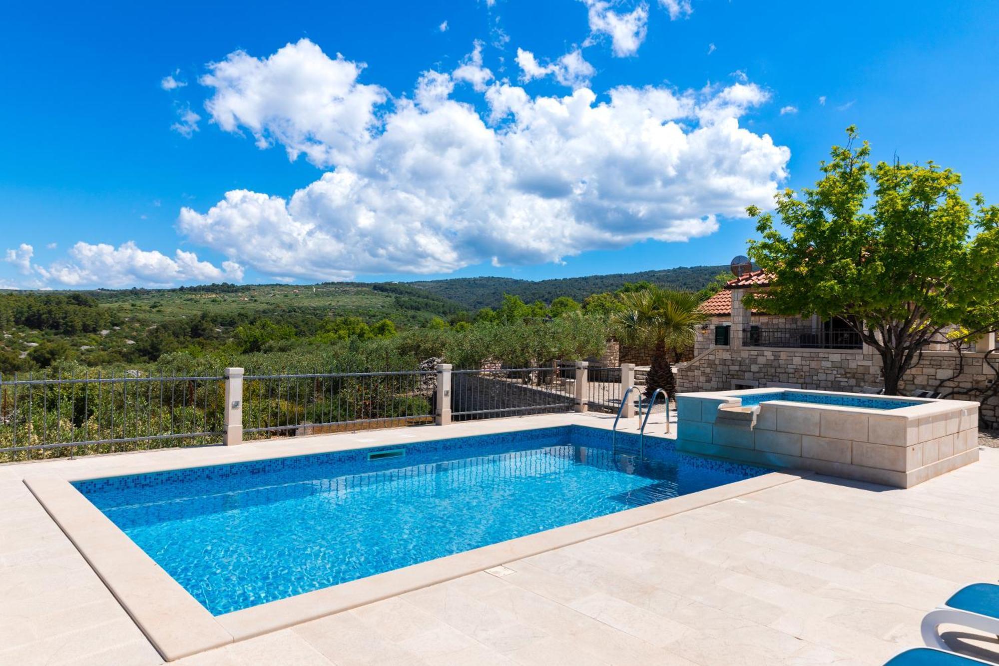 Villa Agape - Three Bedroom On 15k M2 Olive Grove - Incredible 360 View - Free Parking - Private Pool And Jacuzzi Mirca (Brac)
