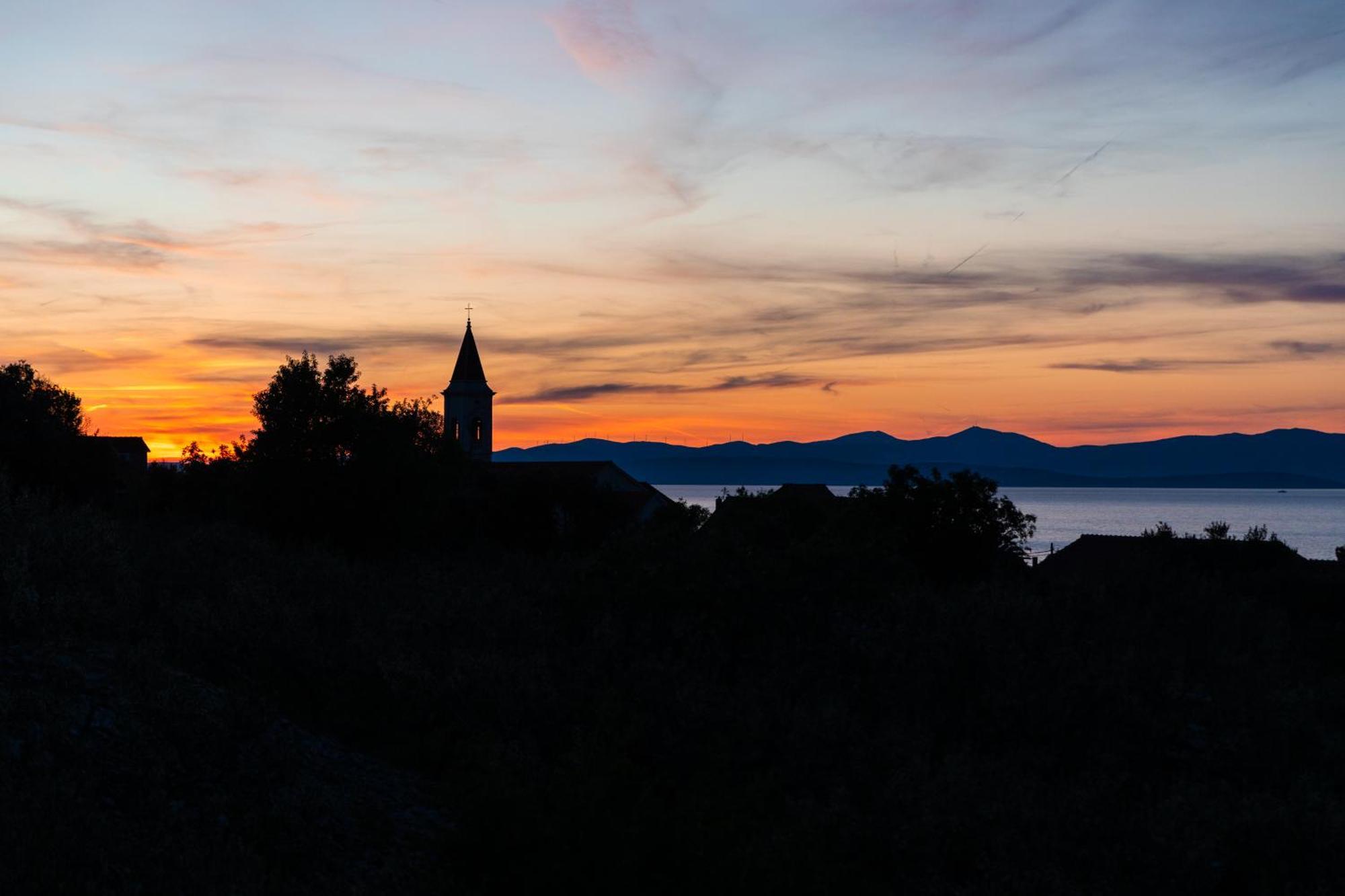 Agape - Three Bedroom On 15k M2 Olive Grove - Incredible 360 View - Free Parking - Private Pool And Jacuzzi Mirca (Brac)
