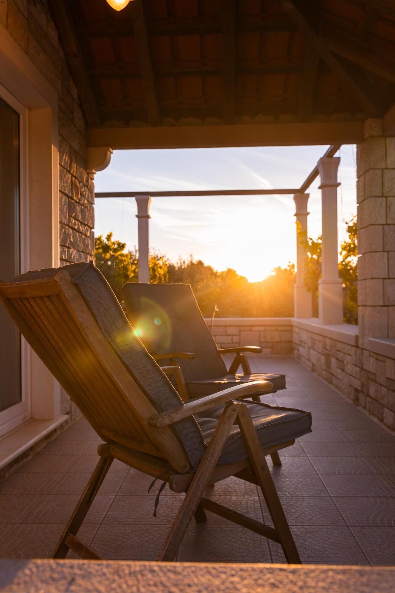 Agape - Three Bedroom On 15k M2 Olive Grove - Incredible 360 View - Free Parking - Private Pool And Jacuzzi Mirca (Brac)