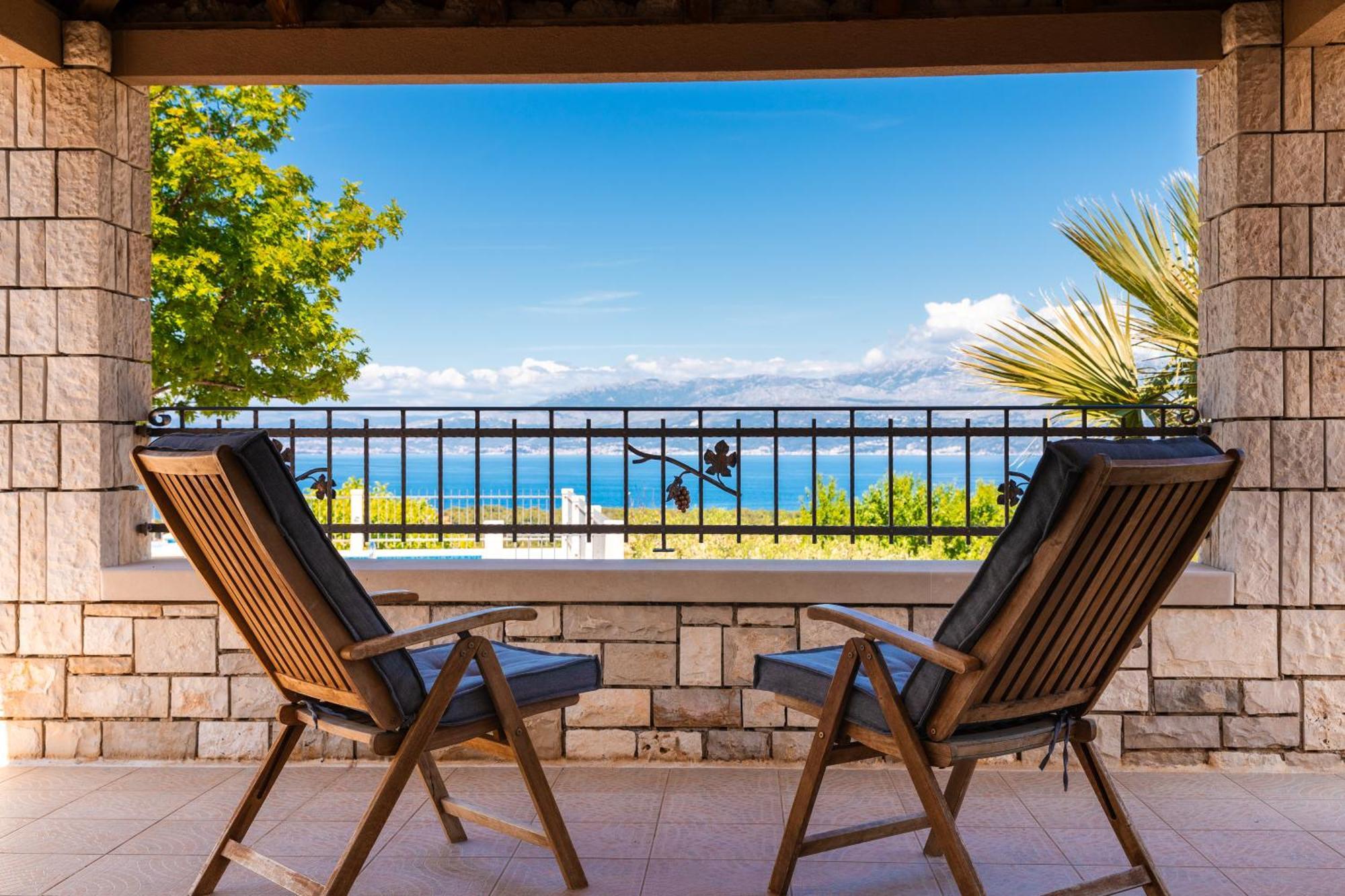 Agape - Three Bedroom On 15k M2 Olive Grove - Incredible 360 View - Free Parking - Private Pool And Jacuzzi Villa Mirca (Brac)