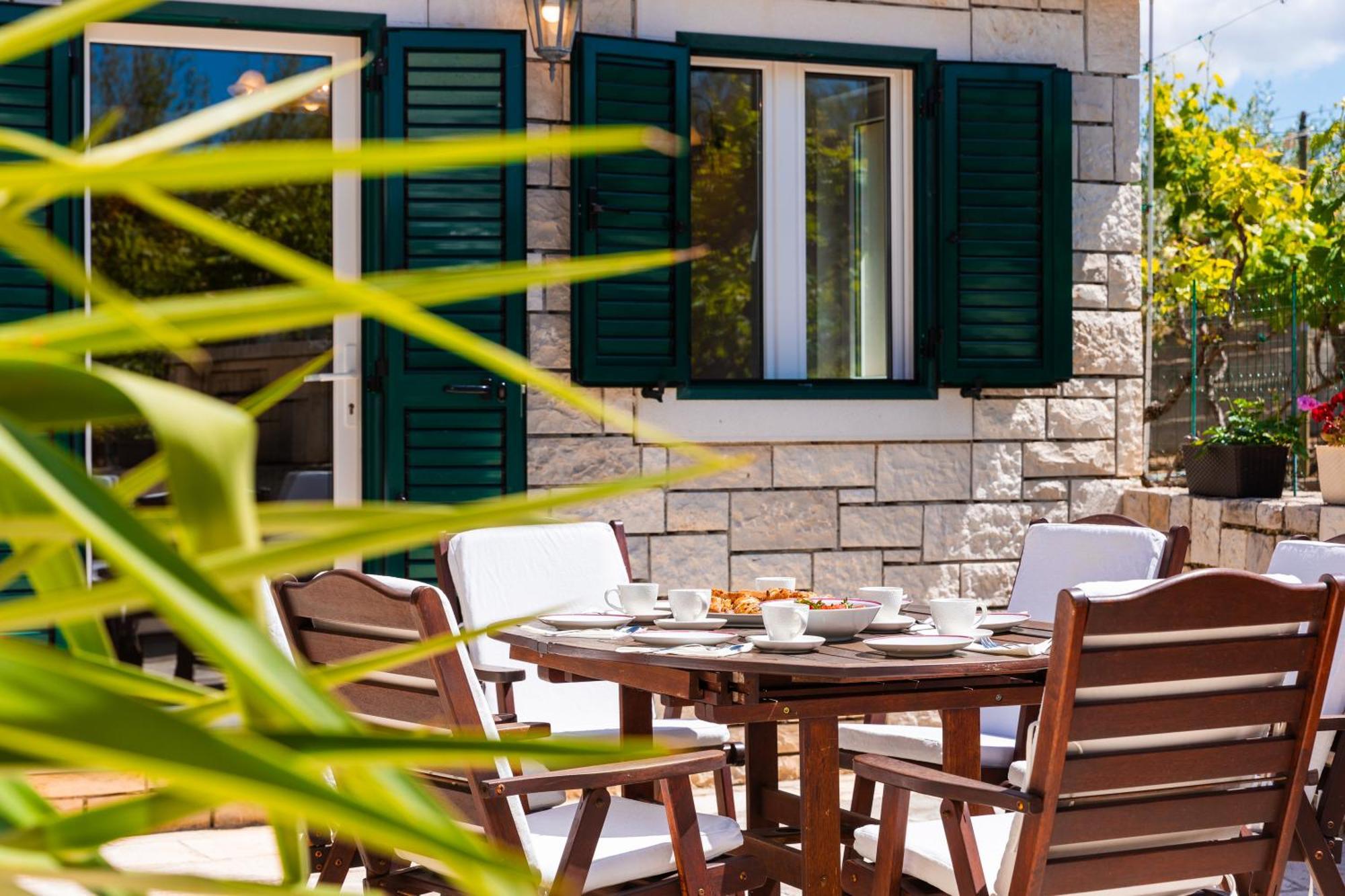Villa Agape - Three Bedroom On 15k M2 Olive Grove - Incredible 360 View - Free Parking - Private Pool And Jacuzzi Mirca (Brac)