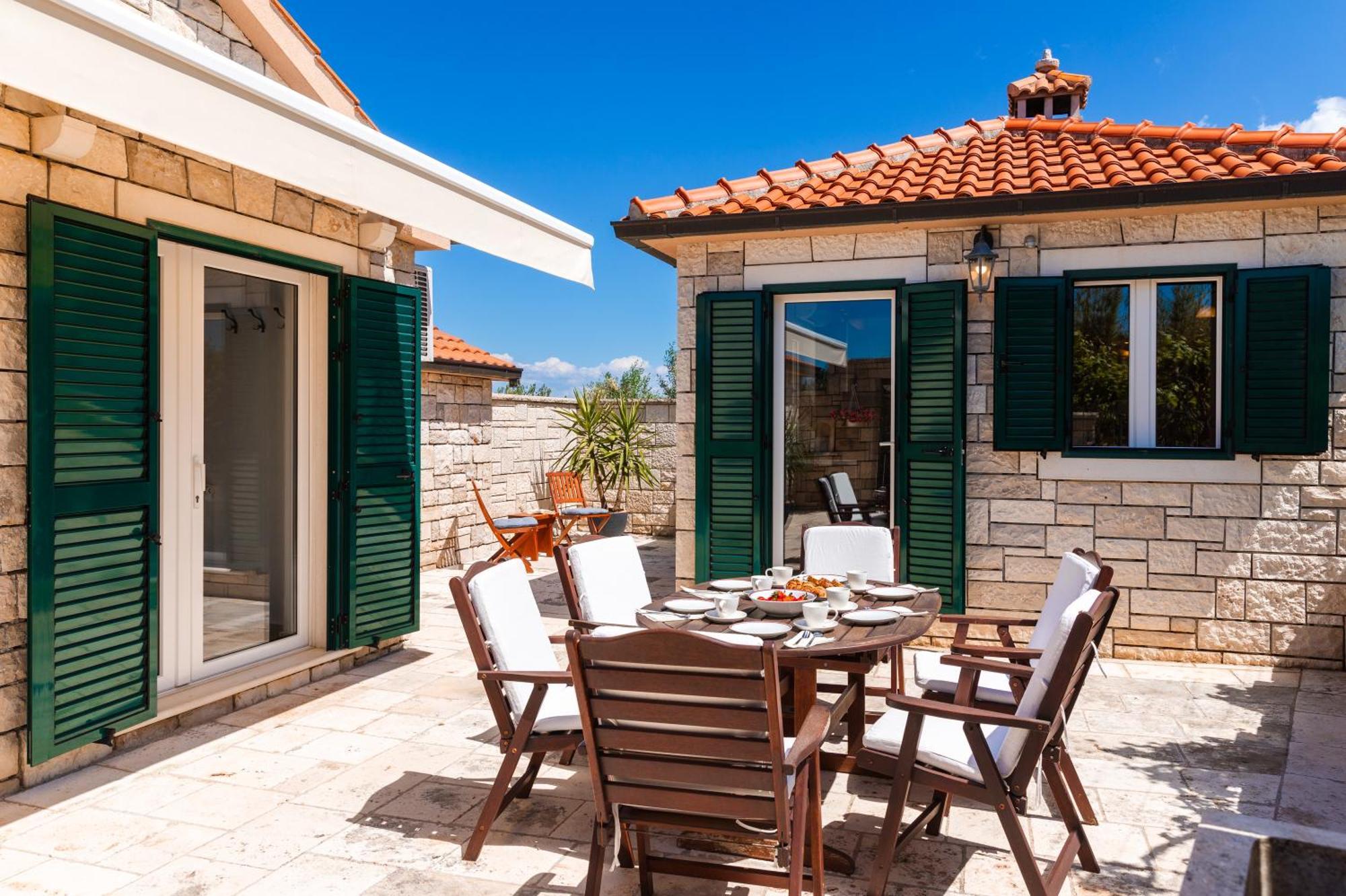 Agape - Three Bedroom On 15k M2 Olive Grove - Incredible 360 View - Free Parking - Private Pool And Jacuzzi * Mirca (Brac)